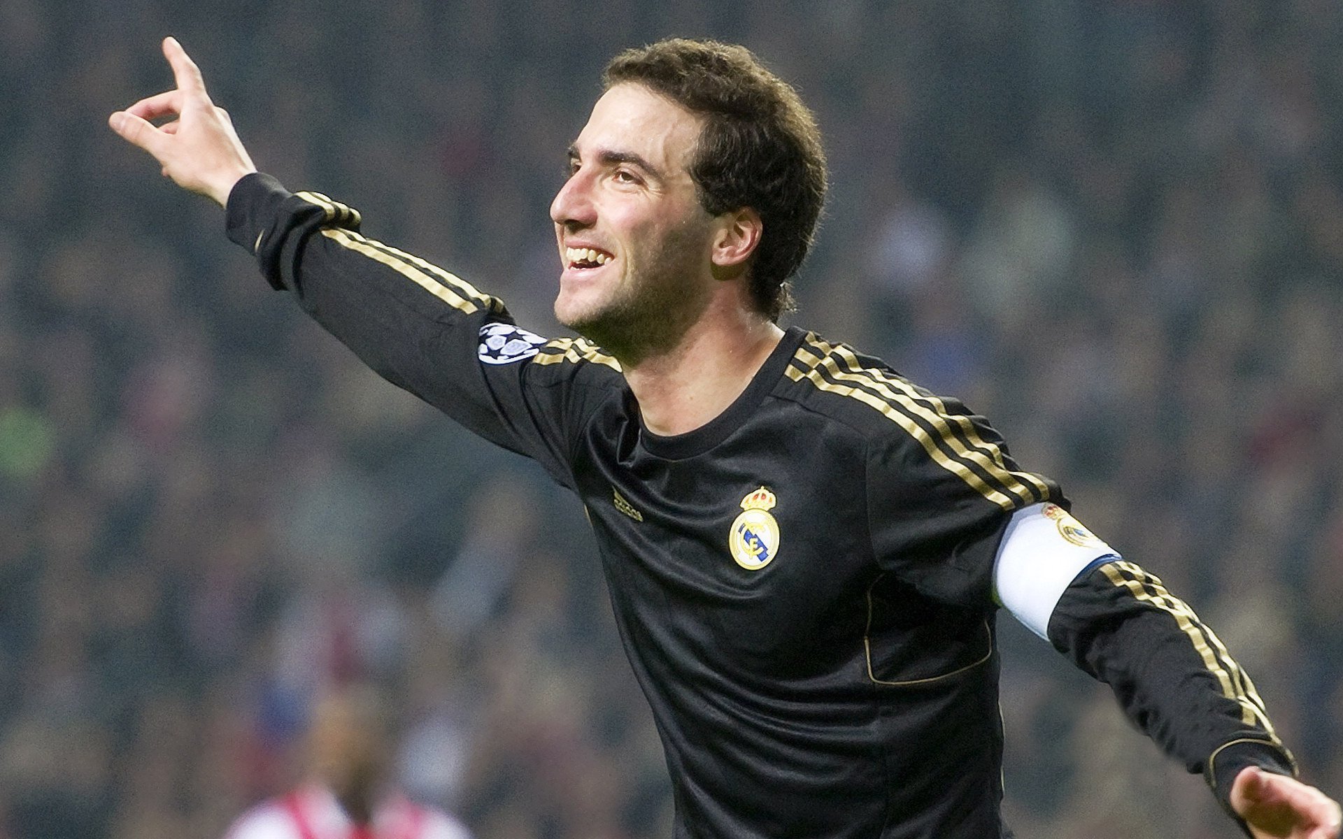 裁判新规持续优化,打造更公平的比赛环境,裁判宣布比赛结果